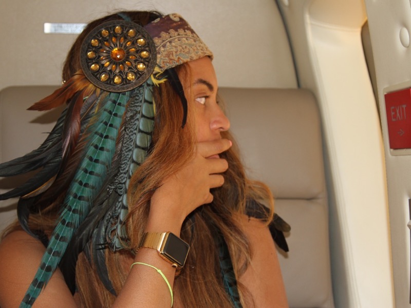 Beyoncé et son Apple Watch très dorée