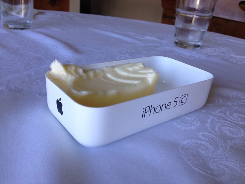 Un emballage d’iPhone 5c comme dans du beurre