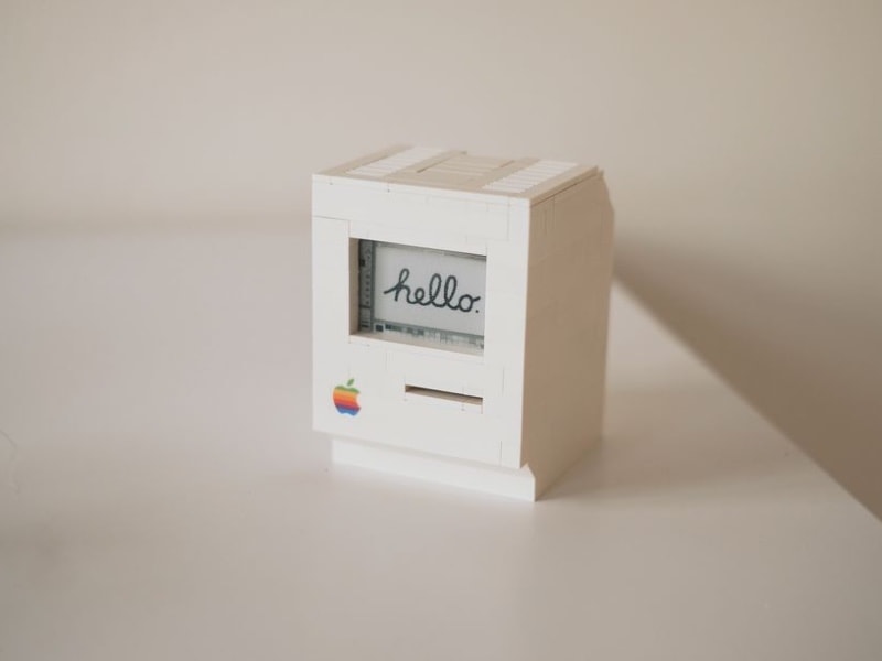 Un Macintosh reproduit en Lego