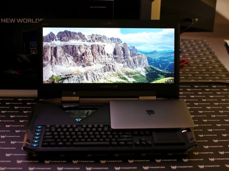 Combien de MacBook 12’’ peut-on ranger dans le Predator 21 X d’Acer ?